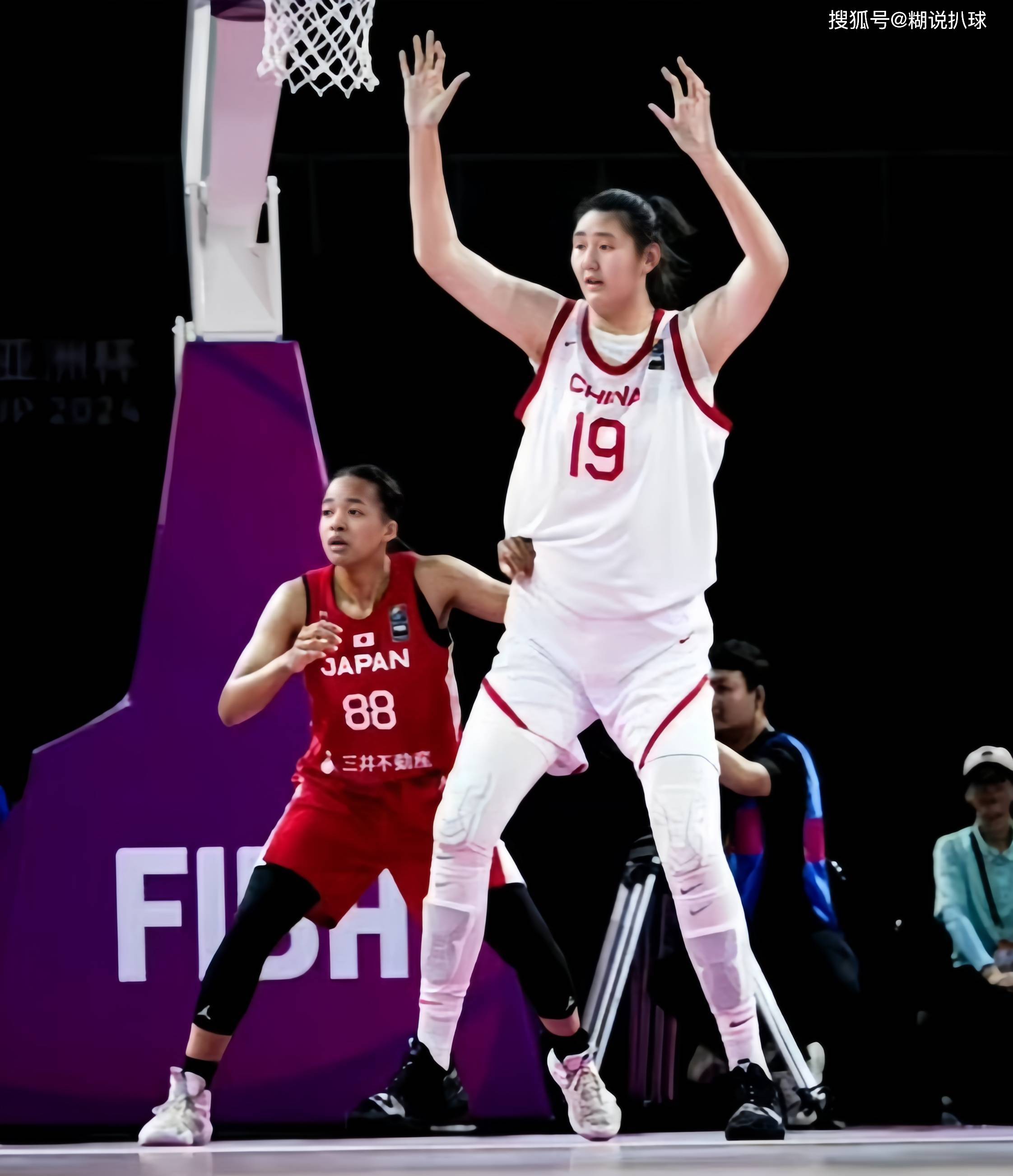 中国女篮在国际热身赛中表现优异,竞争力增强 中国女篮在国际热身赛中表现优异,竞争力增强