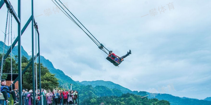 包含云端悬空秋千，悬挂在天空的运动奇观的词条
