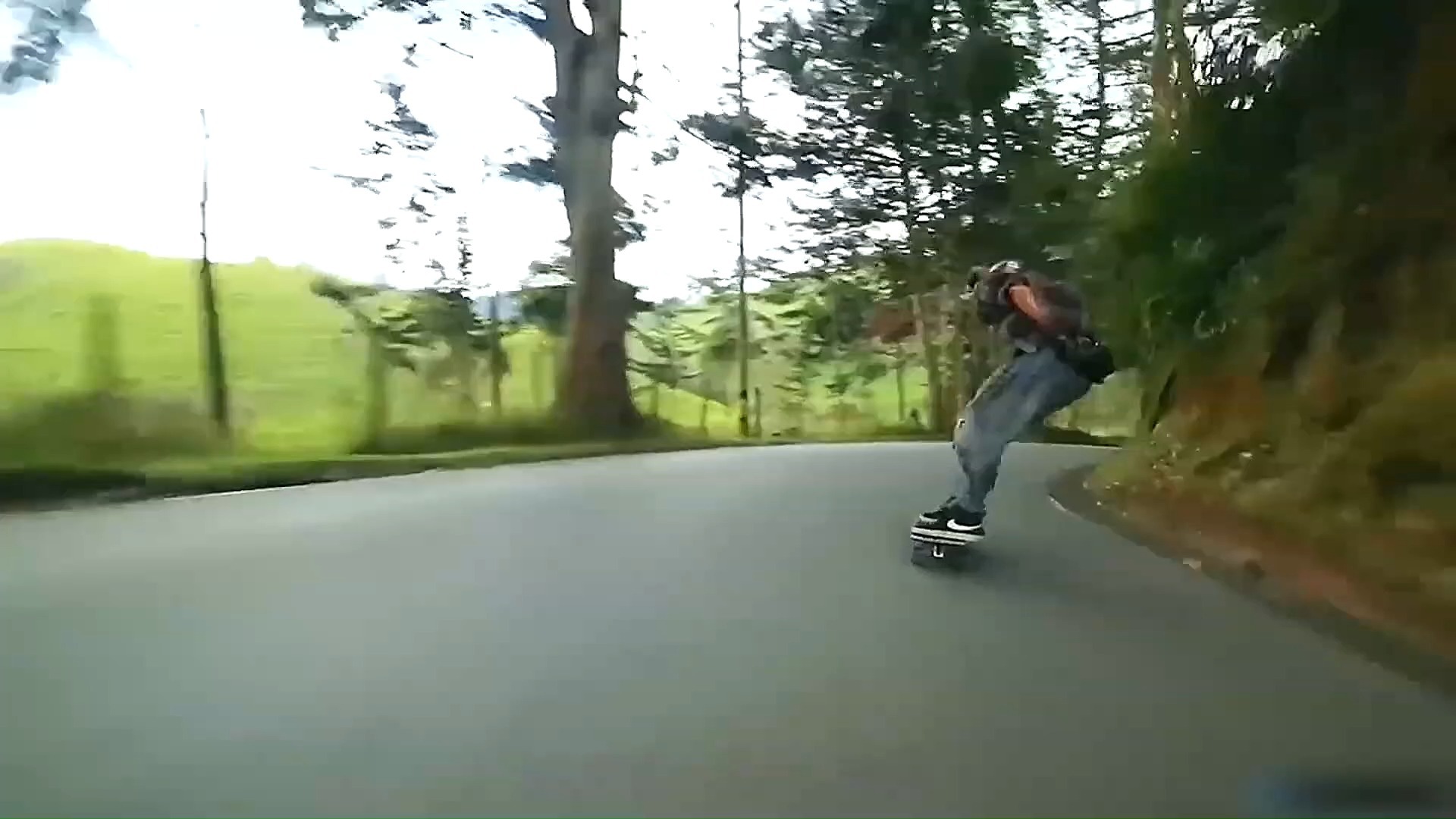 城市速降滑板赛，街头风潮的极限挑战的简单介绍