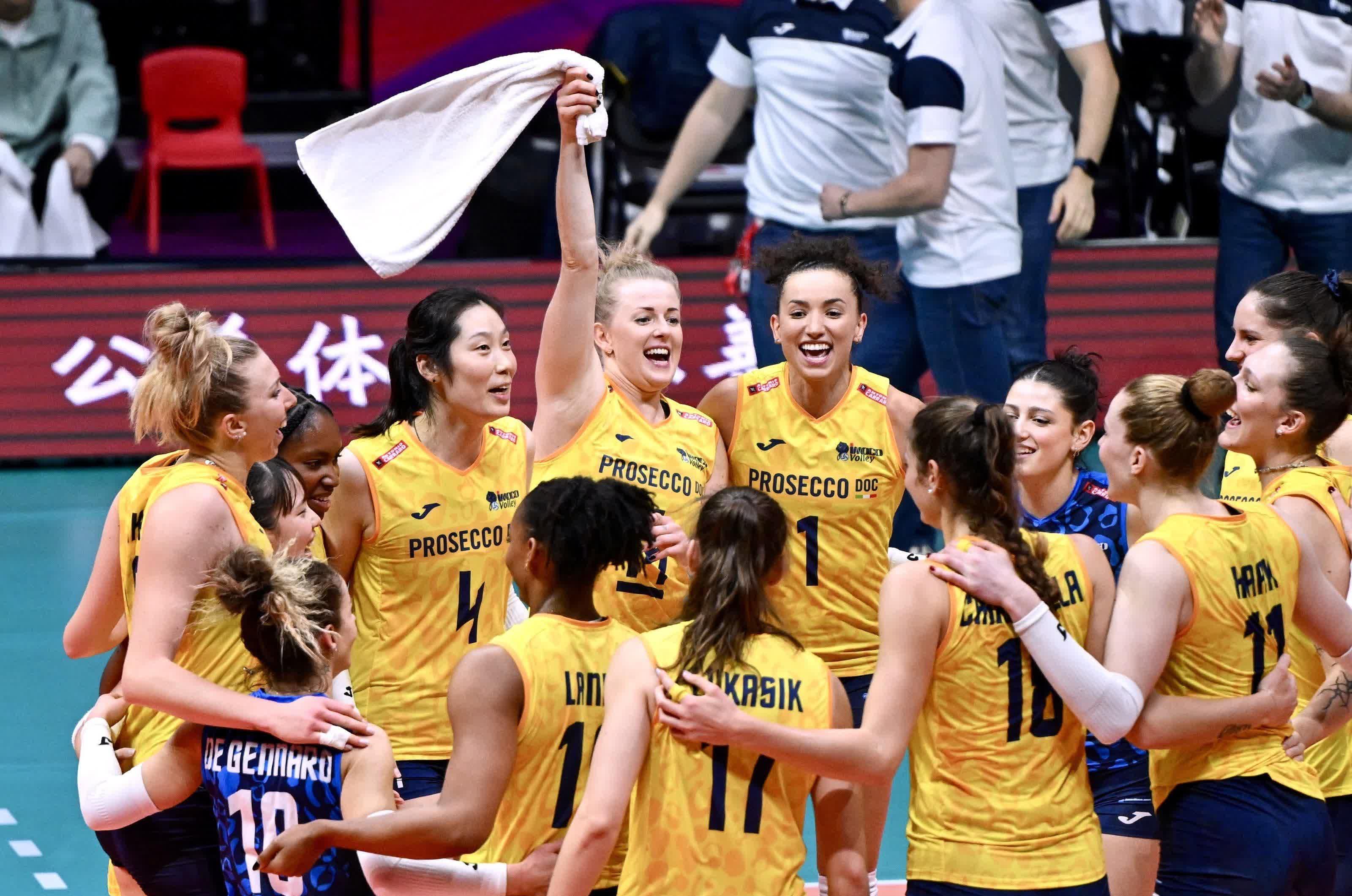 全国球迷聚焦：直播现场的热烈氛围的简单介绍