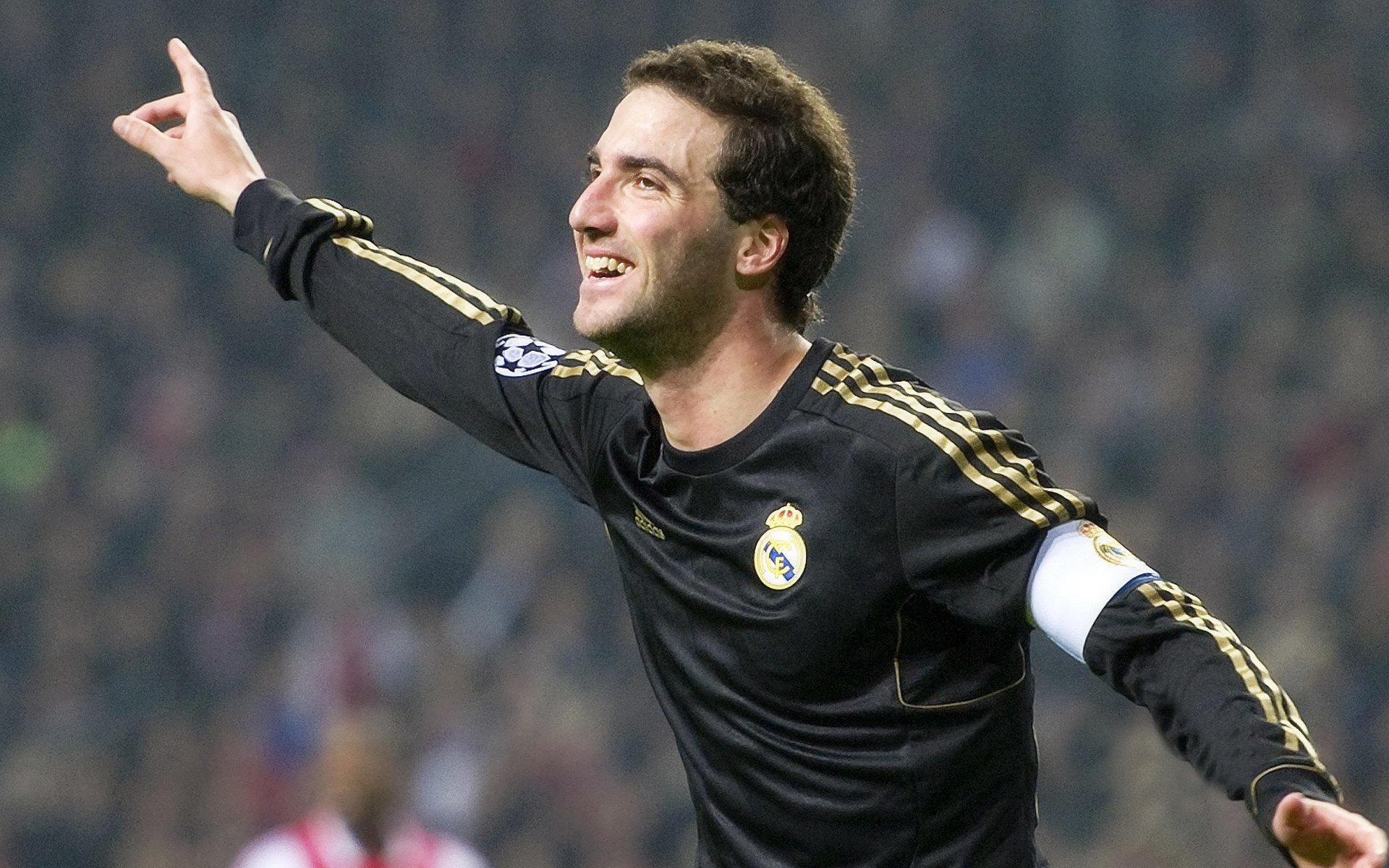 库里连续史诗级“火球”投篮,打破三分纪录,领跑联盟!,库里投球的视频