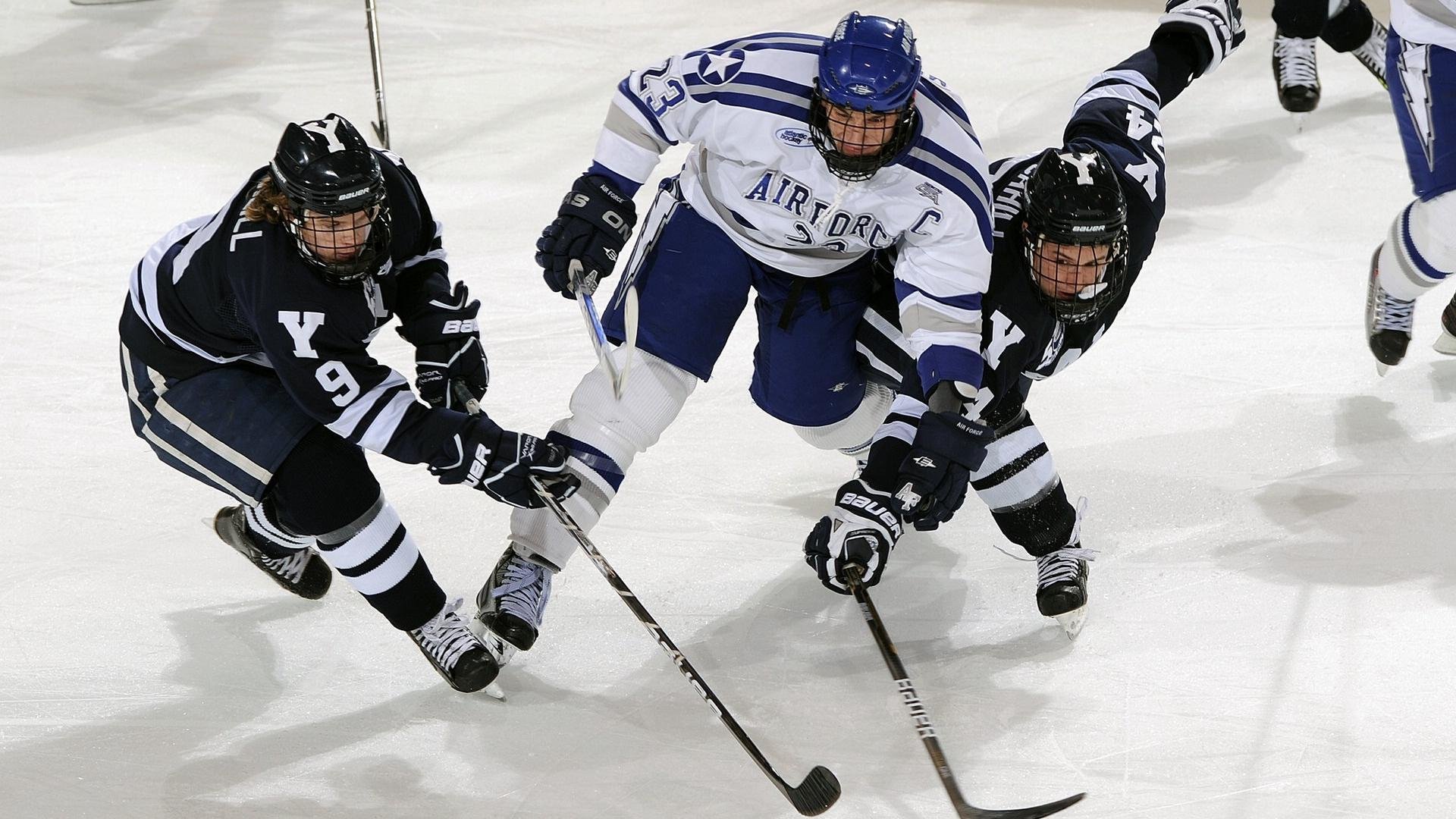 独立队锋线表现活跃，独立青峰是什么意思