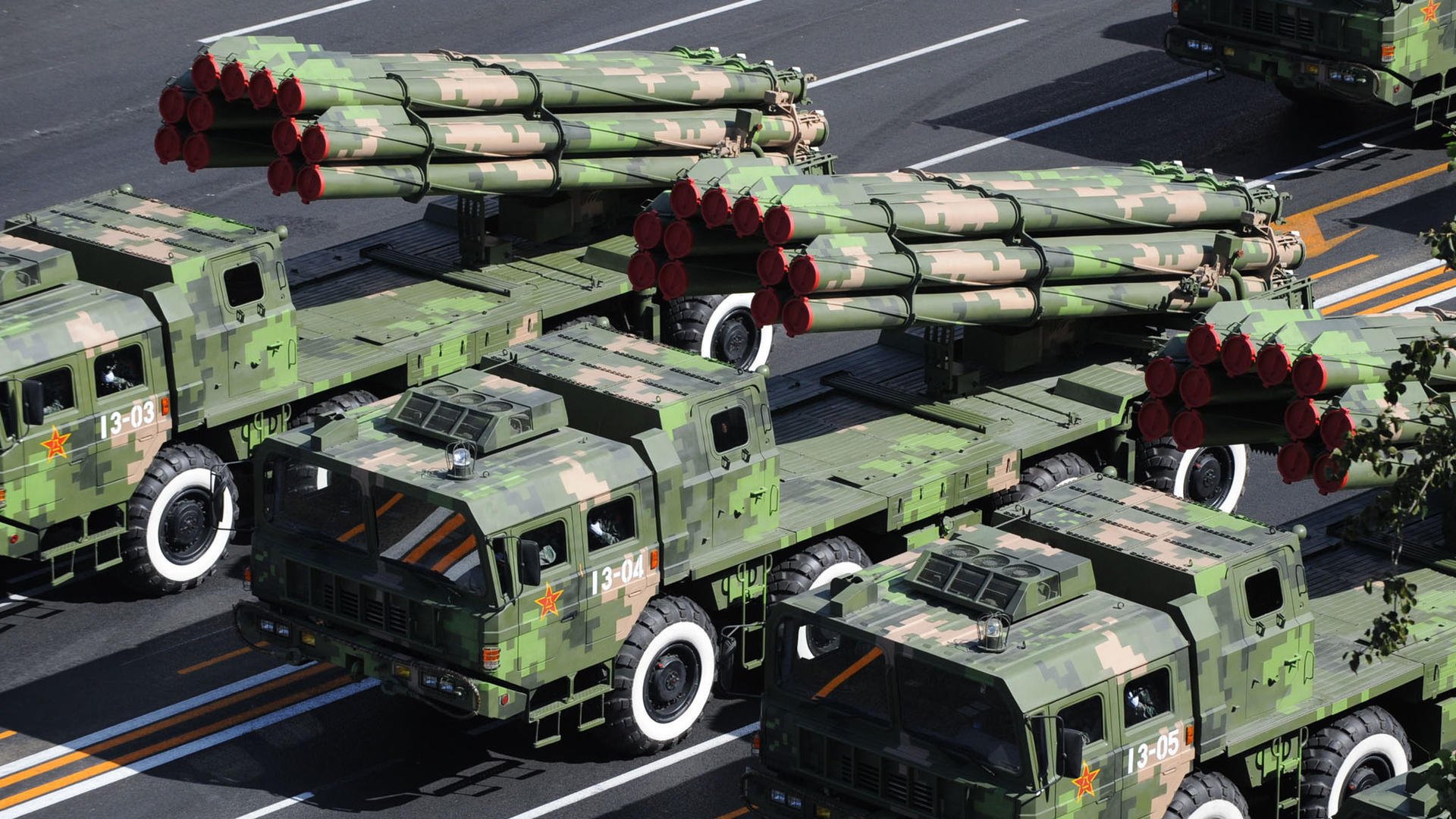 篮网加强外线封锁多次干扰对手投篮,篮网队内线补强